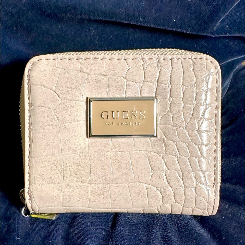 Guess Los Angeles Logo, Tan Mini Wallet, Zip Around, Perfect Preowned Condition